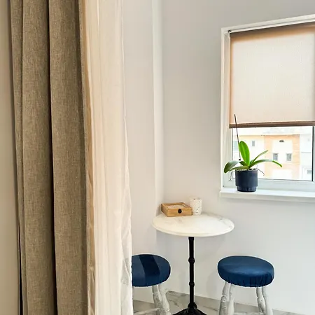 Modern 10 Minutes Walking Distance From N Romanescu Park * Craiova