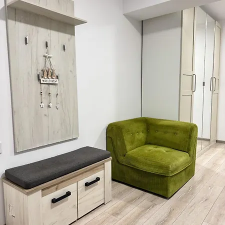 Daire Modern 10 Minutes Walking Distance From N Romanescu Park