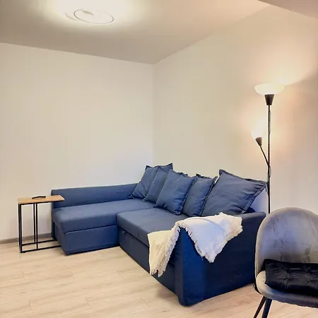 Daire Modern 10 Minutes Walking Distance From N Romanescu Park *