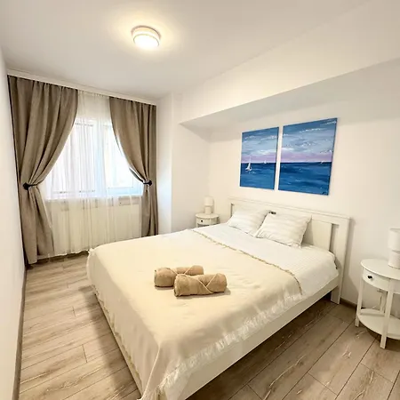 Modern 10 Minutes Walking Distance From N Romanescu Park Craiova