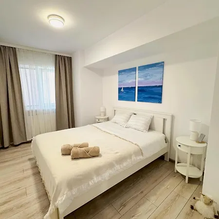 Modern 10 Minutes Walking Distance From N Romanescu Park Daire