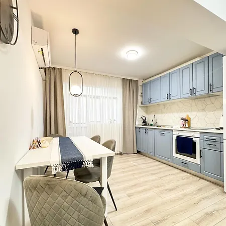Modern 10 Minutes Walking Distance From N Romanescu Park Daire
